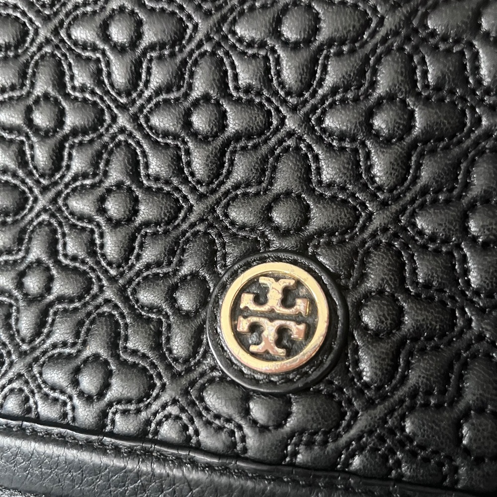 ✨Tory Burch Black Embossed Bryant Crossbody Bag✨ - Picture 6 of 14